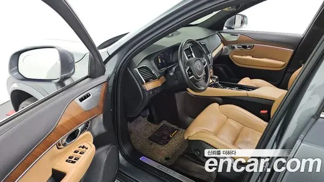 Volvo XC90 2018 — Şəkil 13/20