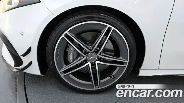 Mercedes-Benz A-Class 2021 — Photo 19/30
