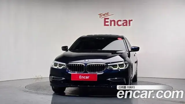 BMW 5 Series 2019 — Photo 19/32