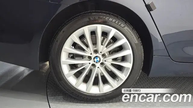 BMW 5 Series 2019 — Photo 1/32