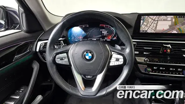 BMW 5 Series 2019 — Photo 14/32