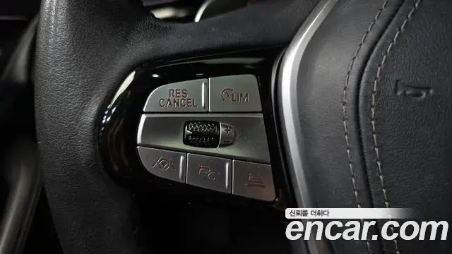 BMW 5 Series 2019 — Photo 26/32