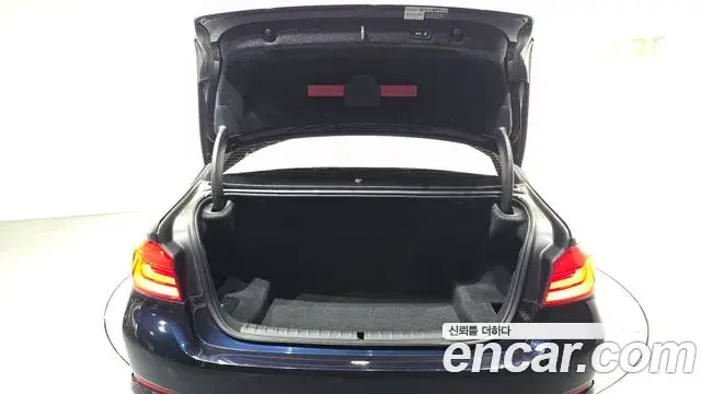 BMW 5 Series 2019 — Photo 20/32