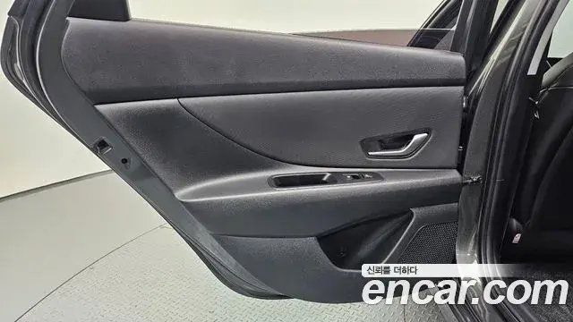 Hyundai The New Avante Hybrid 2020 — Photo 25/31