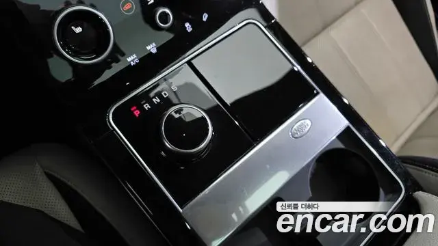 Land Rover Range Rover Velar 2018 — Şəkil 18/31