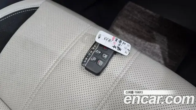 Land Rover Range Rover Velar 2018 — Şəkil 14/31