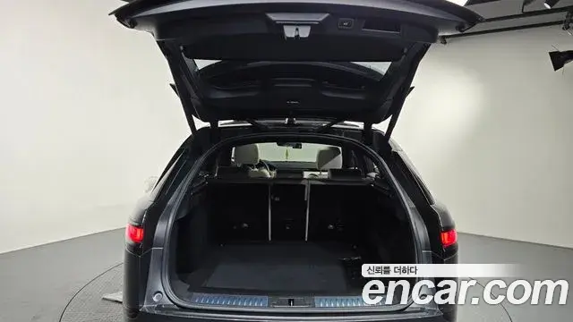 Land Rover Range Rover Velar 2018 — Şəkil 31/31