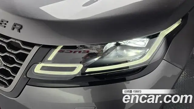 Land Rover Range Rover Velar 2018 — Şəkil 13/31