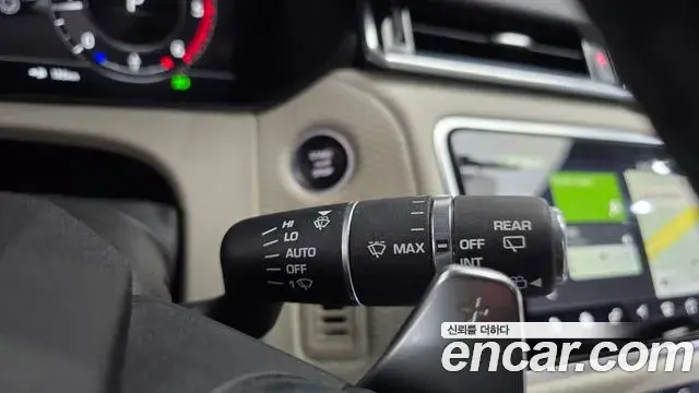 Land Rover Range Rover Velar 2018 — Şəkil 16/31