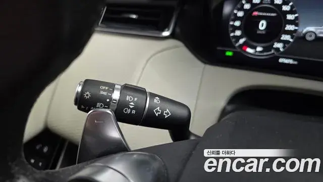 Land Rover Range Rover Velar 2018 — Şəkil 7/31