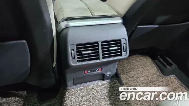 Land Rover Range Rover Velar 2018 — Şəkil 10/31
