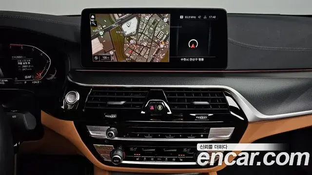 BMW 5 Series 2022 — Фото 12/20