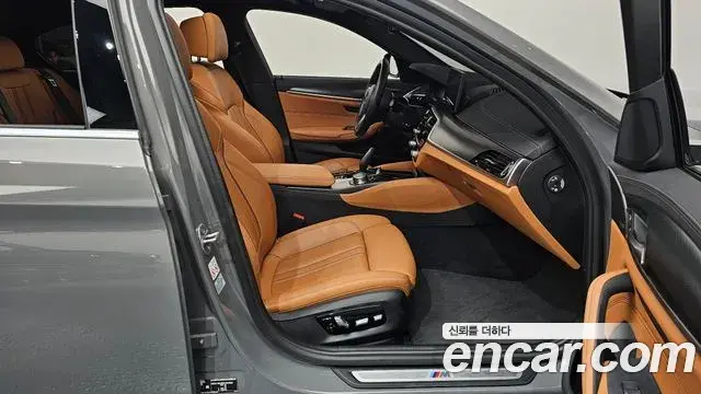 BMW 5 Series 2022 — Photo 30/36