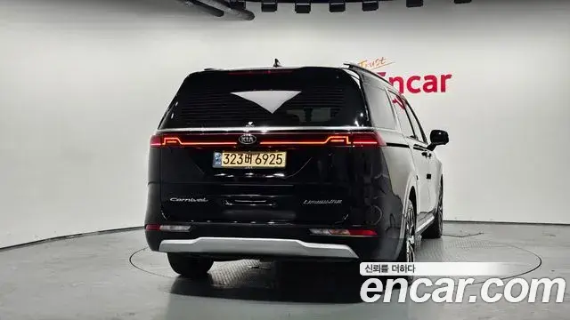 Kia Carnival 2021 — Photo 19/30