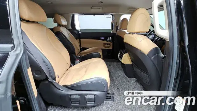 Kia Carnival 2021 — Photo 26/30