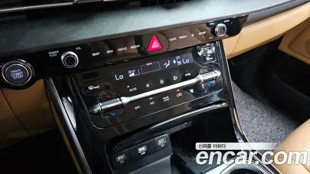 Kia Carnival 2021 — Photo 2/30