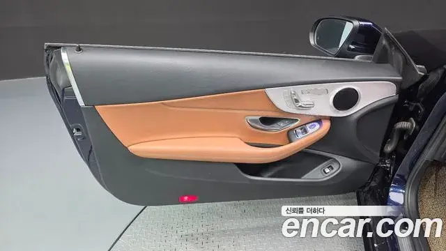 Mercedes-Benz C-Class 2020 — Photo 12/29