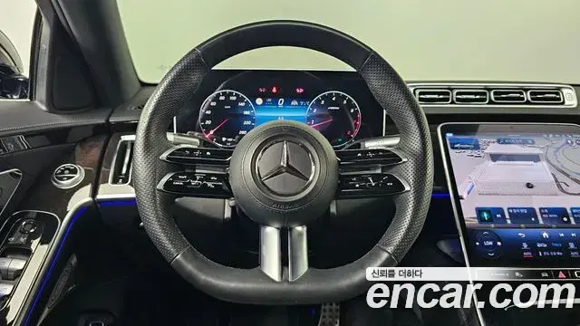 Mercedes-Benz S-Class 2023 — Photo 18/30