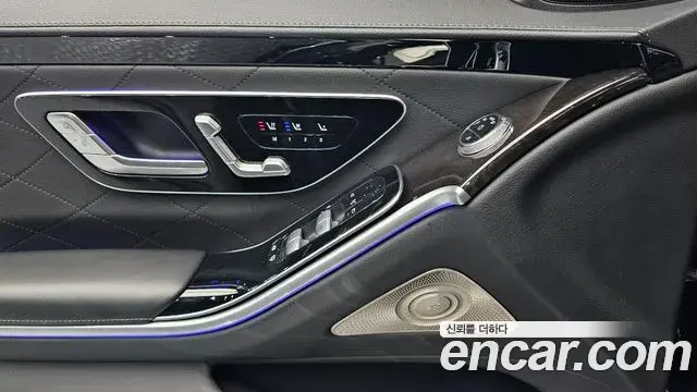 Mercedes-Benz S-Class 2023 — Photo 28/30