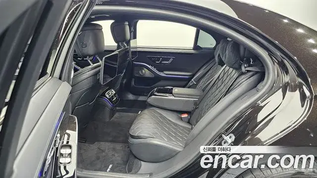 Mercedes-Benz S-Class 2023 — Photo 9/30