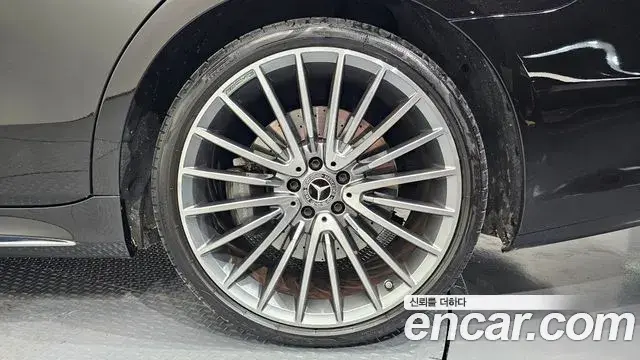 Mercedes-Benz S-Class 2023 — Photo 6/30