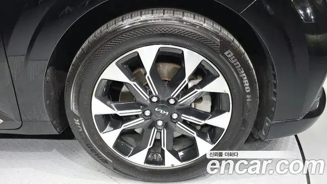 Kia Carnival 2022 — ფოტო 22/34