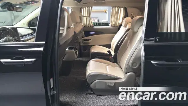 Kia Carnival 2022 — ფოტო 8/34