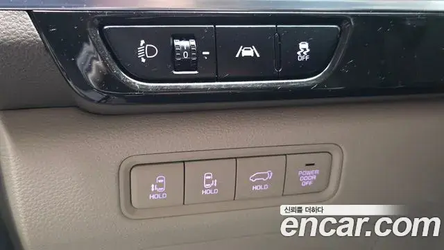 Kia Carnival 2022 — ფოტო 20/34
