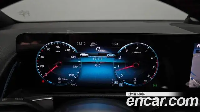 Mercedes-Benz GLB-Class 2023 — Фото 7/20