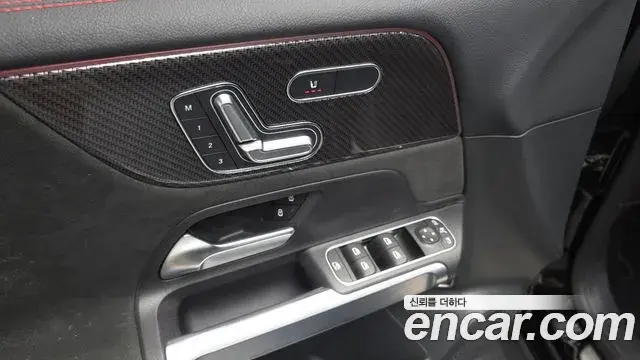 Mercedes-Benz GLB-Class 2023 — Фото 18/20