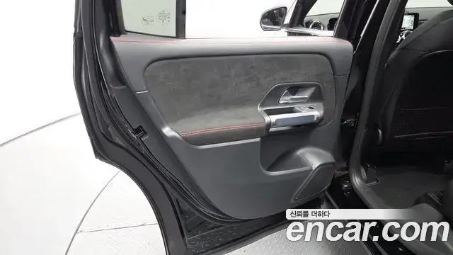 Mercedes-Benz GLB-Class 2023 — Şəkil 3/30