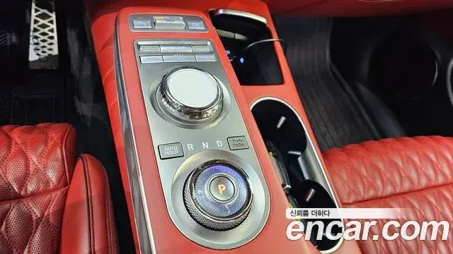 Genesis GV70 2021 — ფოტო 17/30