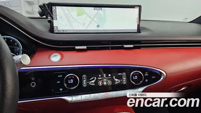 Genesis GV70 2021 — ფოტო 18/30