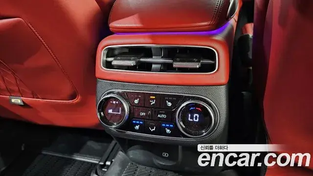 Genesis GV70 2021 — ფოტო 21/30