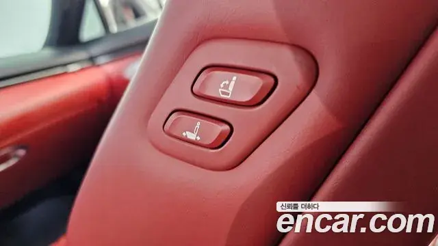 Genesis GV70 2021 — ფოტო 19/30