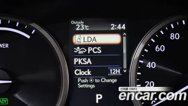 Lexus NX300h 2019 — Şəkil 32/33
