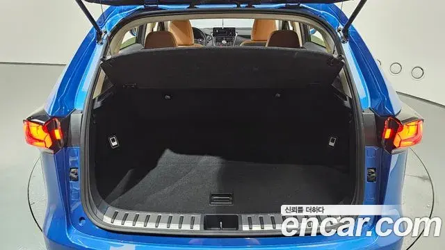 Lexus NX300h 2019 — Şəkil 18/33