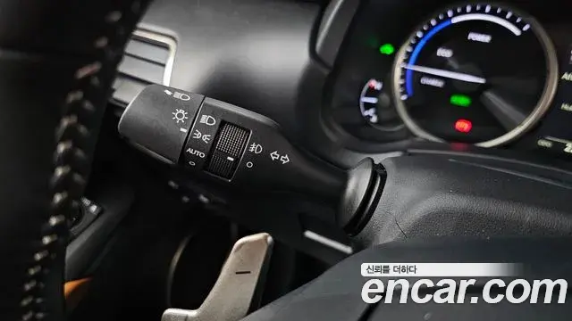 Lexus NX300h 2019 — Şəkil 24/33