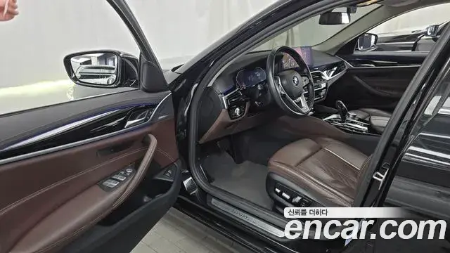 BMW 5 Series 2022 — Photo 22/33