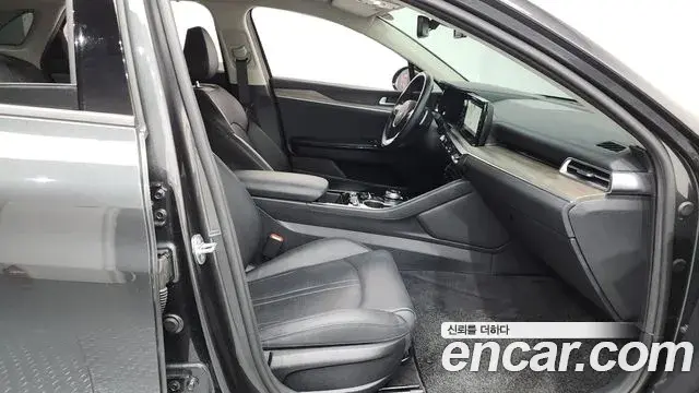 Kia K5 2023 — Şəkil 25/31