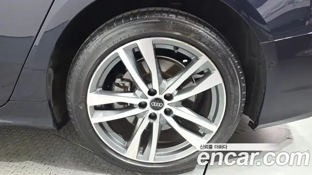 Audi A6 2021 — Şəkil 32/34