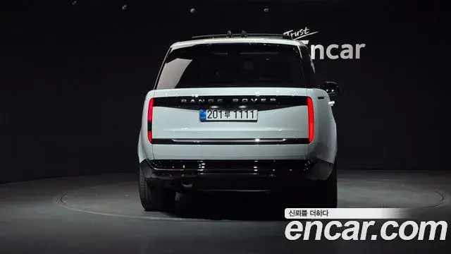 Land Rover Range Rover 2025 — Photo 30/33