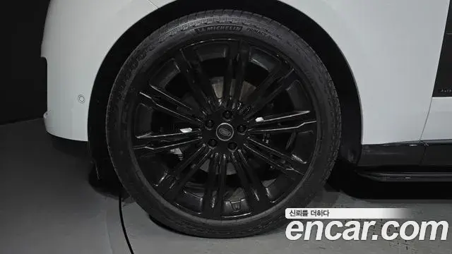 Land Rover Range Rover 2025 — Photo 14/33