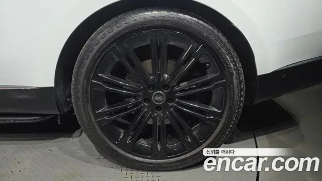 Land Rover Range Rover 2025 — Photo 17/33