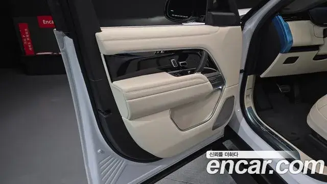 Land Rover Range Rover 2025 — Photo 7/33