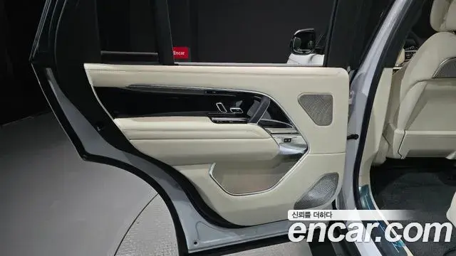 Land Rover Range Rover 2025 — Photo 19/33