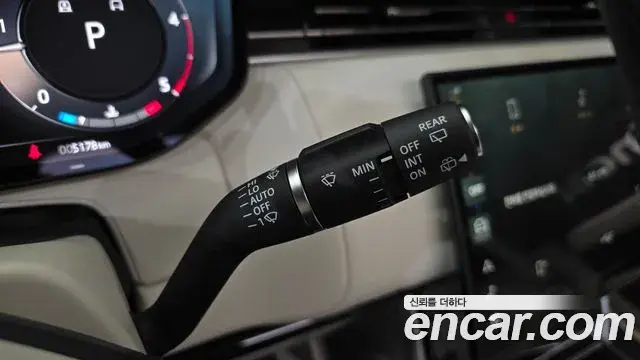 Land Rover Range Rover 2025 — Photo 23/33