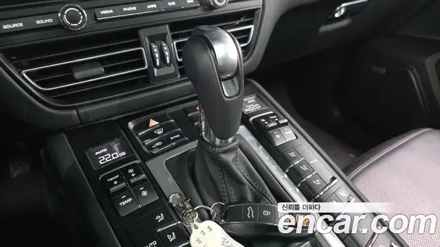 Porsche Macan 2021 — Şəkil 1/20