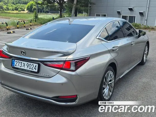 Lexus ES300h 2026 — ფოტო 6/20