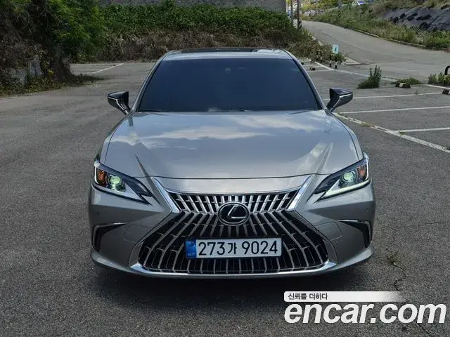 Lexus ES300h 2026 — ფოტო 13/20